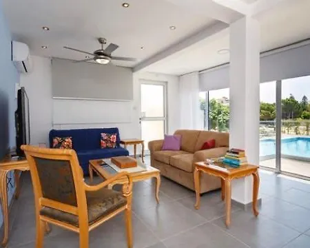 Coral Bay Sea Breeze - 2 Bedroom 아파트